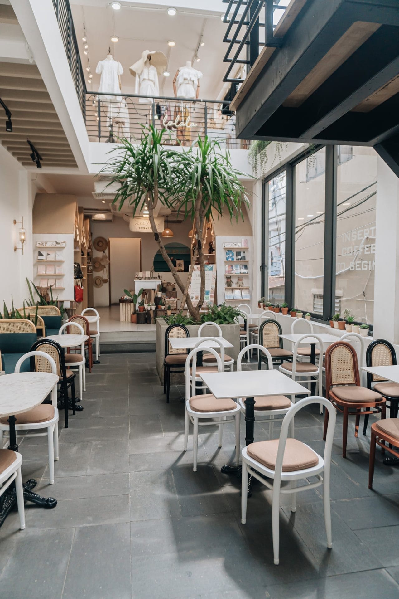 Wonderlust Café Bakery - Không gian cafe bánh ngọt sang trọng tại Đà Nẵng